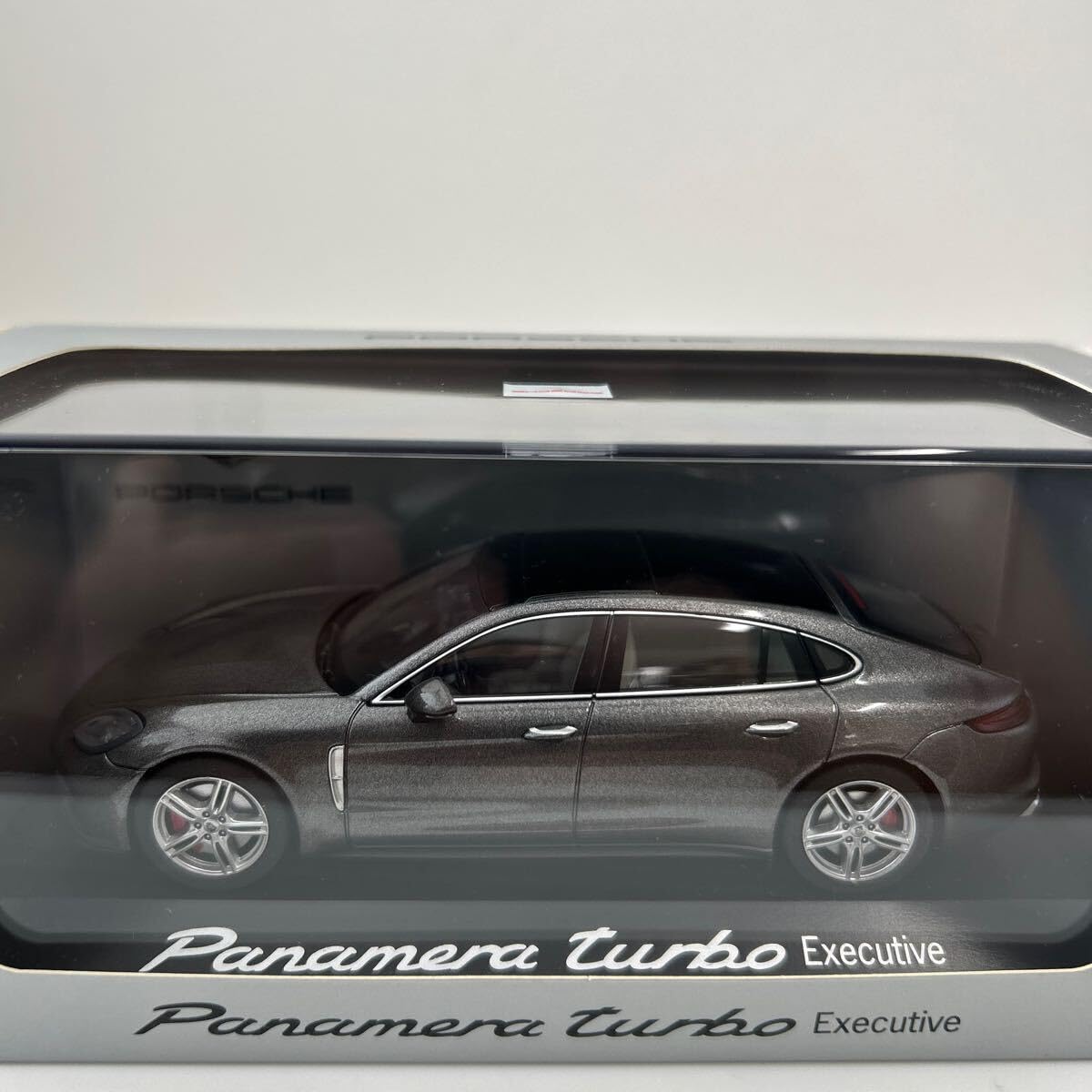 Amazon | PORSCHE ディーラー特注 Herpa 1/43 Panamera turbo